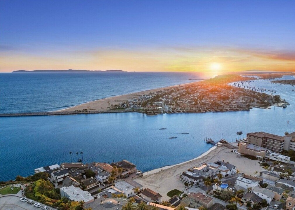 2709 Cove St in Newport Beach, CA - Building Photo