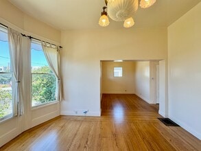 1910 Union St, Unit A 4bd 2bath 1 office in Alameda, CA - Building Photo - Building Photo