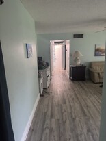 150 Pineview Rd in Jupiter, FL - Building Photo
