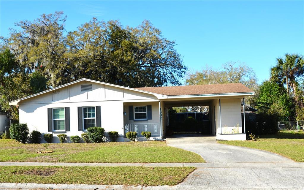 1602 Lancaster Ave in Leesburg, FL - Building Photo