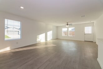 140 Glenwood Dr in Balch Springs, TX - Foto de edificio - Building Photo