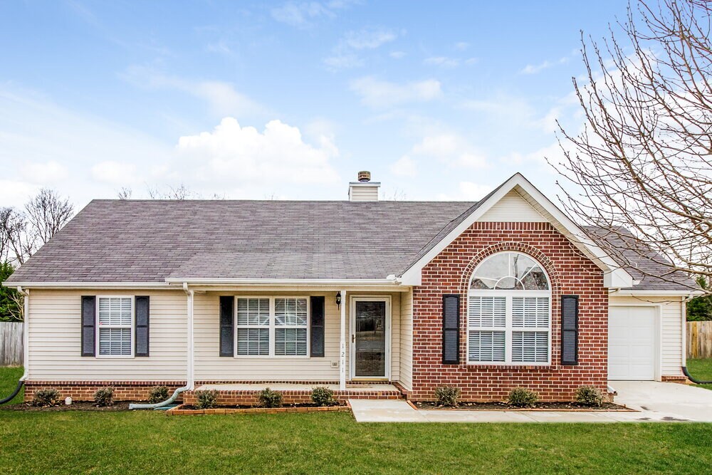 1211 Azure Way in Murfreesboro, TN - Foto de edificio