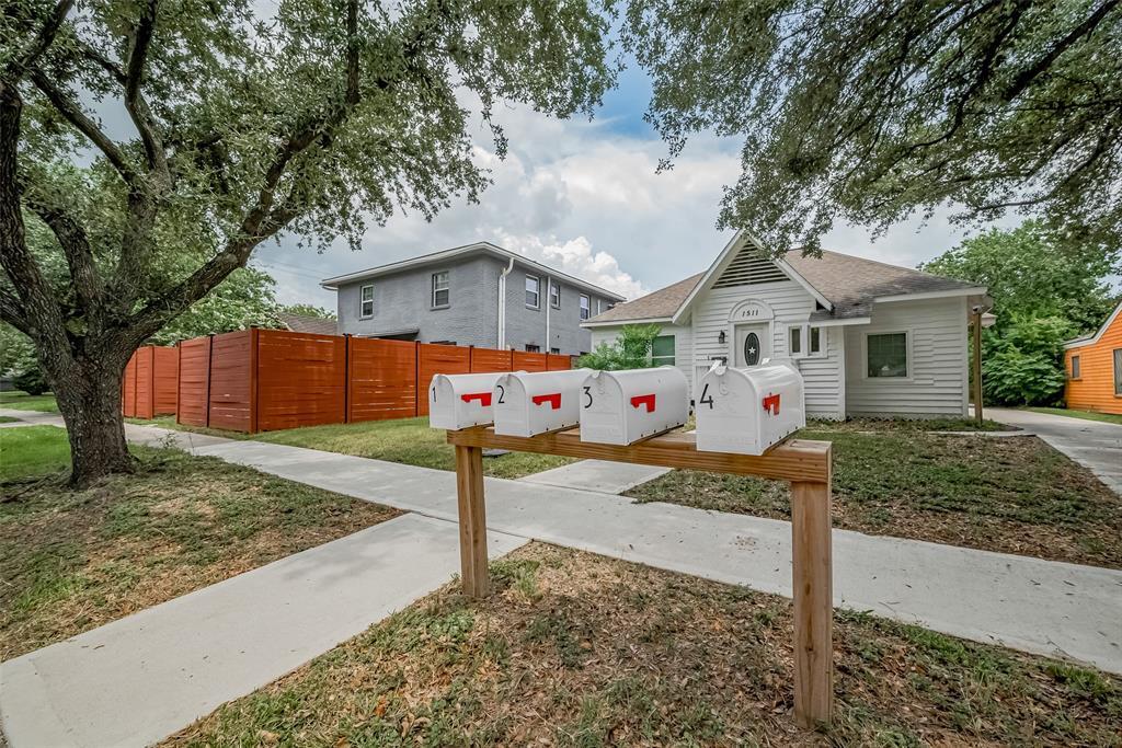 1511 Scharpe St in Houston, TX - Building Photo