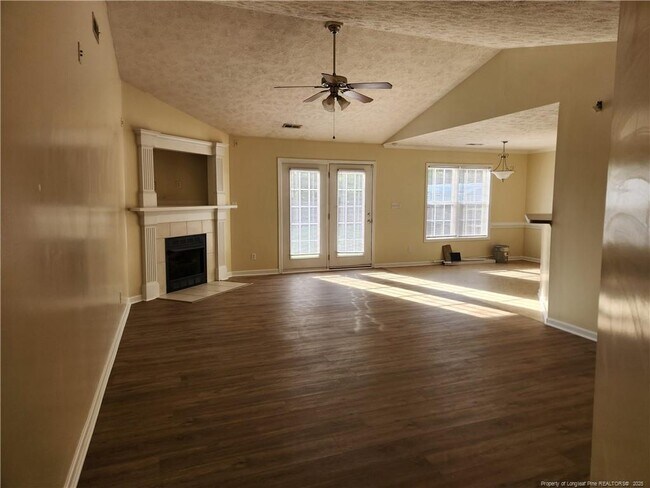 2704 Daniel Boone Ln in Hope Mills, NC - Building Photo - Building Photo