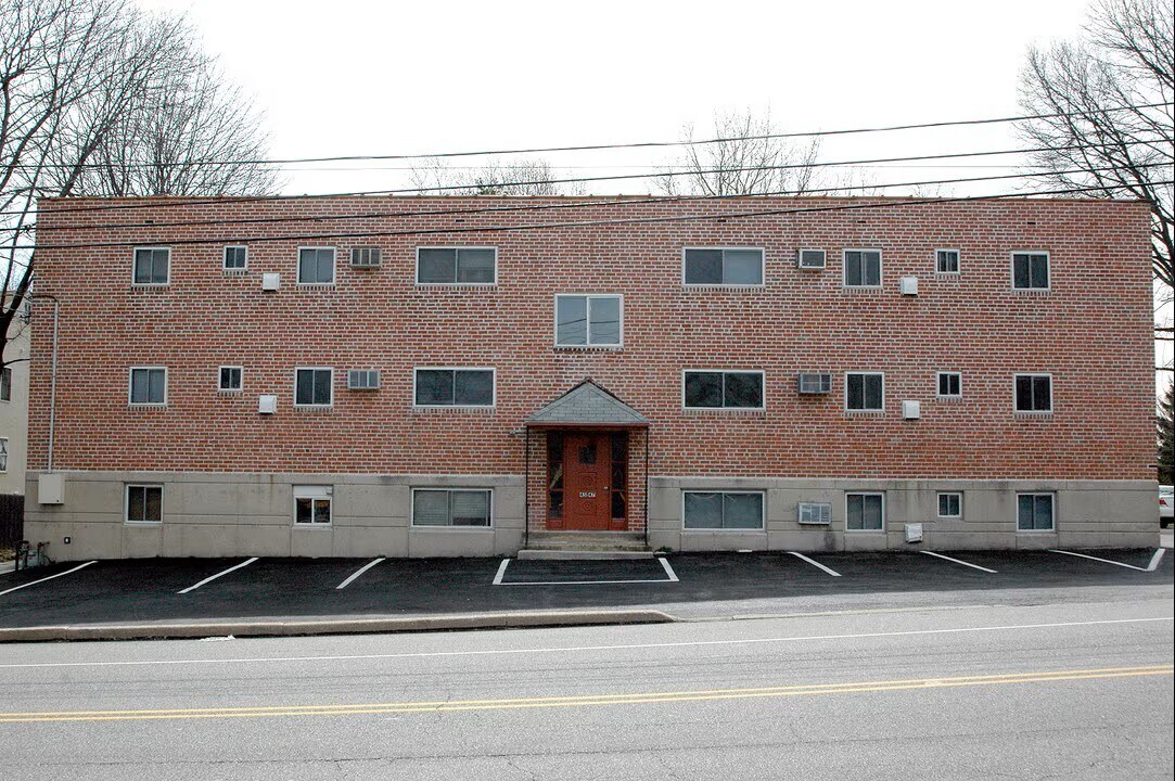 45-47-47 Media Line Rd in Broomall, PA - Building Photo
