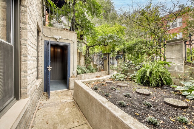 1620 N Claremont Ave in Chicago, IL - Building Photo - Building Photo