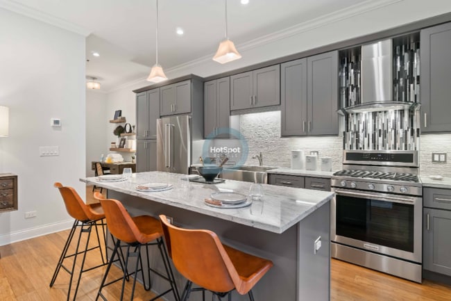 property at 1031 W Monroe St