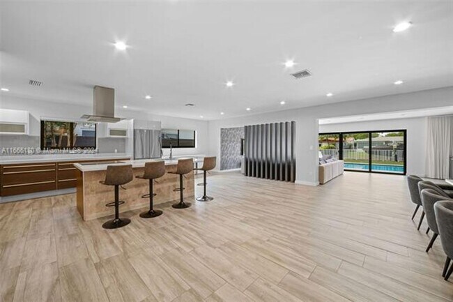 property at 1555 Daytonia Rd