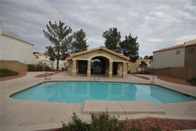 3440 Middle View Dr
