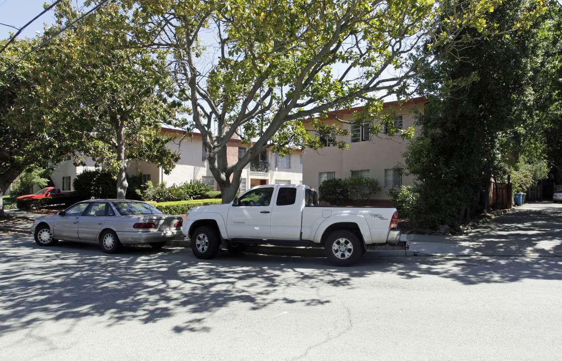 522 Chestnut St in San Carlos, CA - Building Photo