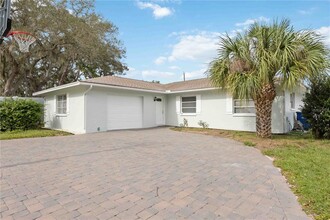 4925 Silk Oak Dr in Sarasota, FL - Building Photo - Building Photo