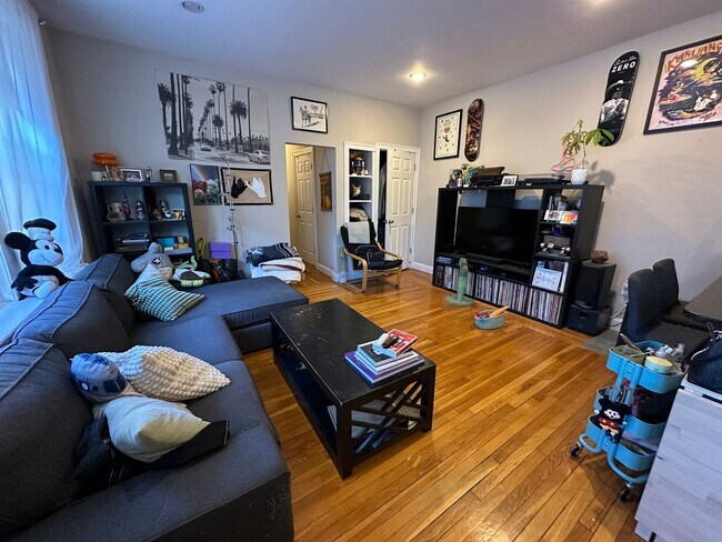 1870 Commonwealth Ave in Boston, MA - Building Photo - Building Photo