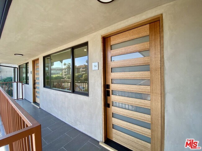 property at 3207 W 3rd St