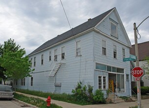 800 E Clarke St in Milwaukee, WI - Foto de edificio - Building Photo