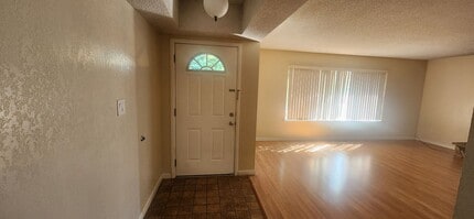 6844 Gloria Dr in Sacramento, CA - Building Photo - Building Photo