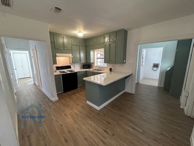 502 Jefferson Pl in Atlanta, TX - Building Photo - Building Photo