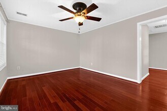 333 Magothy Beach Rd in Pasadena, MD - Building Photo - Building Photo