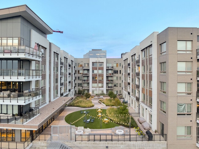 Vue West in Denver, CO - Building Photo - Building Photo