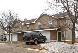 Timber Ridge Townhomes in Burnsville, MN - Building Photo - Building Photo
