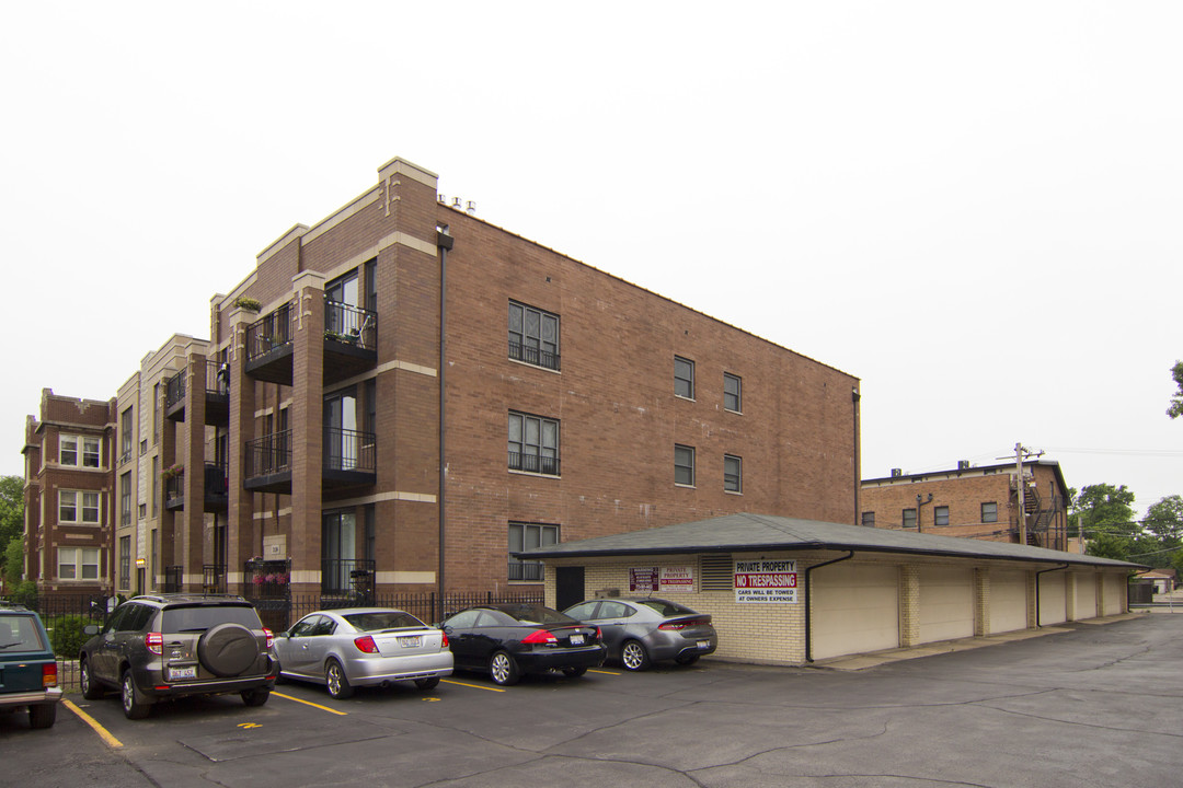 2130 W Touhy Ave in Chicago, IL - Building Photo