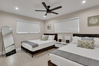 755 S Rainbow Dr in Hollywood, FL - Building Photo - Building Photo