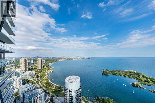 38 Annie Craig Dr in Toronto, ON - Building Photo - Building Photo