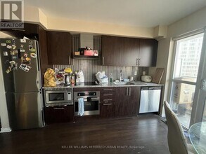 352 Front St W in Toronto, ON - Building Photo - Building Photo