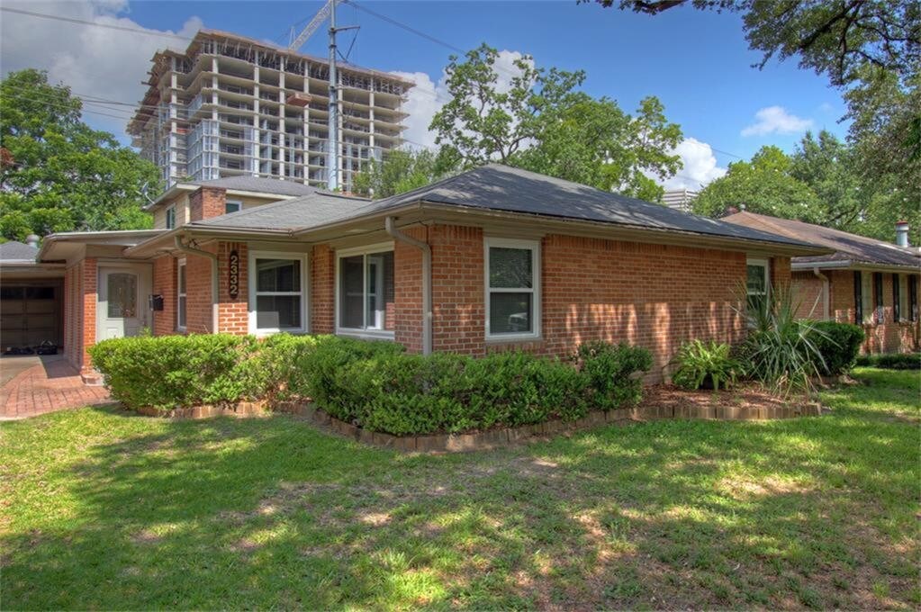 2332 Suffolk Dr in Houston, TX - Building Photo