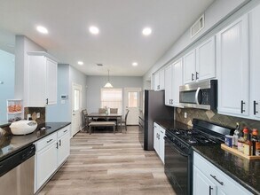 8914 San Patricio Ct in Houston, TX - Foto de edificio - Building Photo