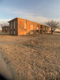 407 N Edwards St in Hollis, OK - Foto de edificio - Building Photo