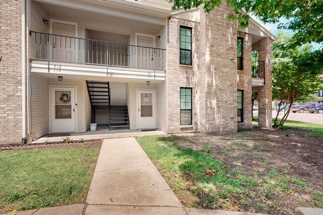 5806 Marvin Loving Dr in Garland, TX - Building Photo - Building Photo