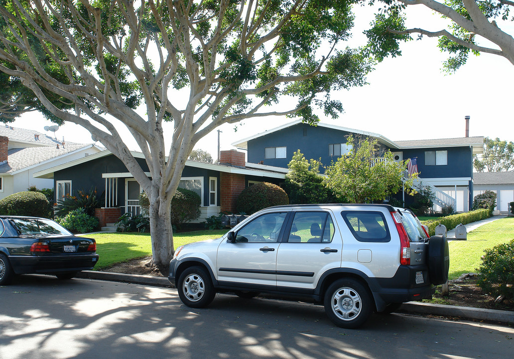 1401 Clay St in Newport Beach, CA - Foto de edificio