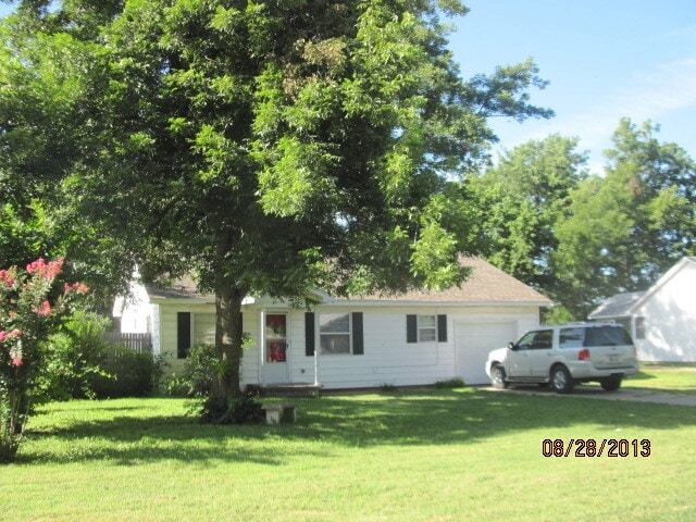 property at 112 W Cherokee St