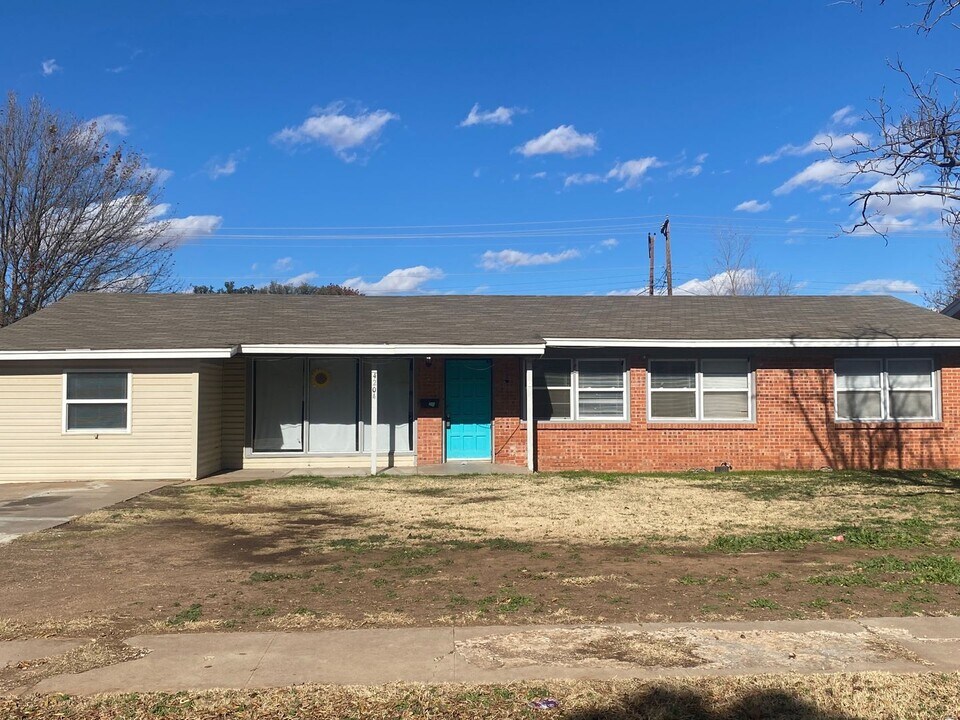 4204 44th St in Lubbock, TX - Building Photo