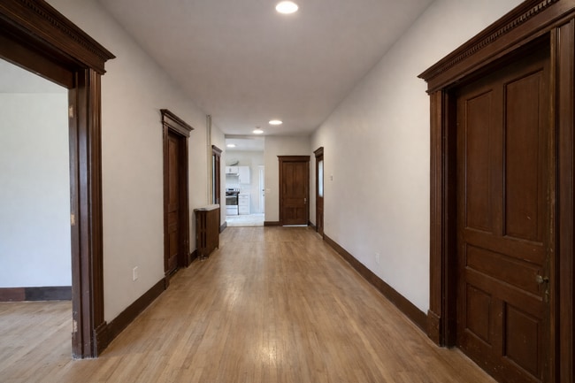 249 Fairfield Ave, Unit 1st Fl in Hartford, CT - Foto de edificio - Building Photo