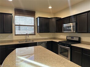 10 Tribute Peak Way in Las Vegas, NV - Building Photo - Building Photo