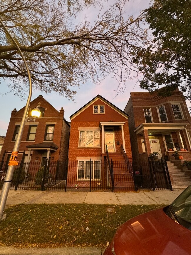 3753 S Hermitage Ave, Unit 1