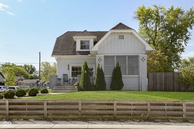 property at 825 Iowa St