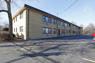 The Willows in Homewood in Homewood, IL - Foto de edificio - Building Photo