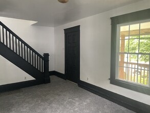 981 W Hopocan Ave in Barberton, OH - Building Photo - Building Photo