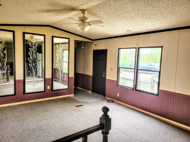 21350 Hwy 28 in Dixon, MO - Building Photo - Building Photo