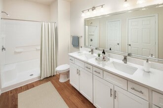 Elate Royal Oaks in Houston, TX - Foto de edificio - Building Photo