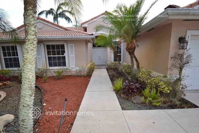 384 SW 188th Ave in Pembroke Pines, FL - Building Photo - Building Photo