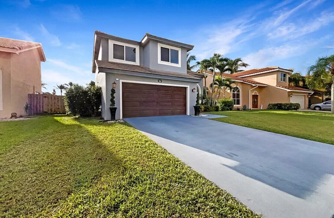 8666 Tourmaline Blvd in Boynton Beach, FL - Foto de edificio