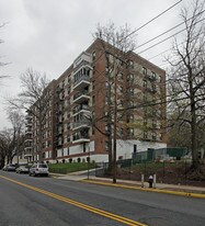 800 Victory Blvd Apartments