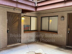 17 E Ruth Ave in Phoenix, AZ - Foto de edificio - Building Photo