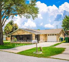 968 Sunshine Way SW in Winter Haven, FL - Building Photo