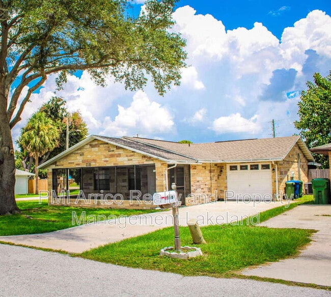 property at 968 Sunshine Way SW