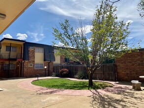 Shiloh Apartments in Lubbock, TX - Foto de edificio - Building Photo