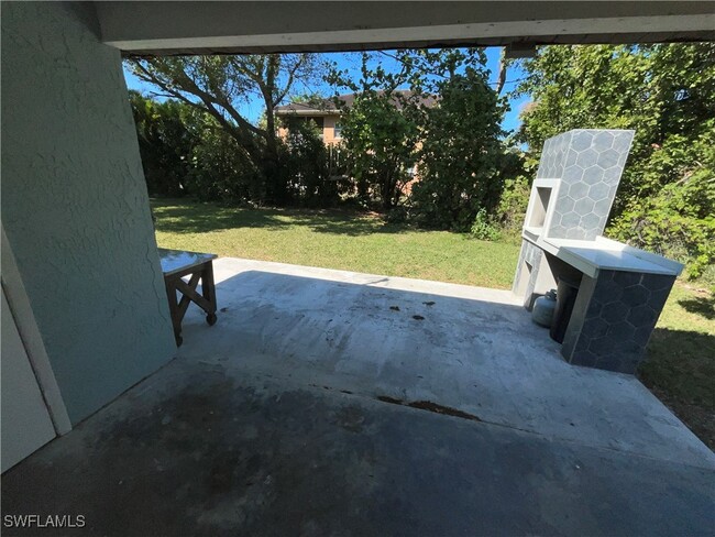 property at 610 SE 13th Ct